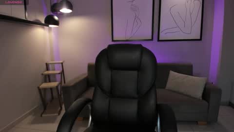 alinakravitz_ online show from December 2025 11:48:01 AM