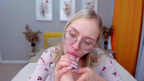 alinaocean online show from November 2025 08:04:01 AM
