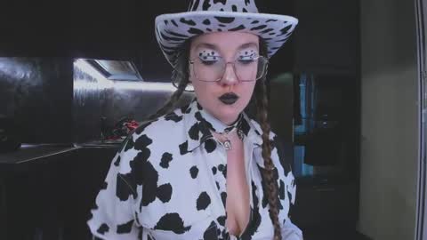 Snapshot of alisaxfox chatting on April 2026 08:06:01 AM Alisa online show from April 2026 08:06:01 AM