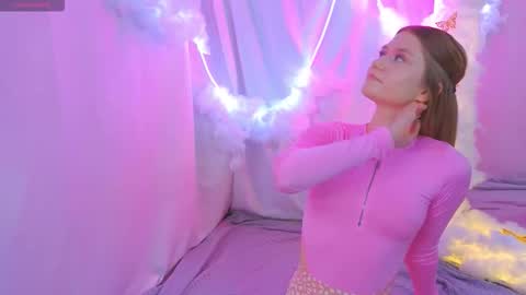 Alisia online show from November 2025 03:44:02 PM