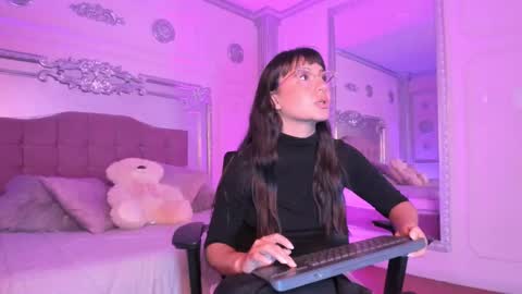Snapshot of alisonfishert chatting on February 2025 12:00:02 PM Alison Fishert online show from February 2025 12:00:02 PM