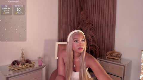 Snapshot of alisoon_moon chatting on December 2024 11:19:01 PM Alison Moon online show from December 2024 11:19:01 PM