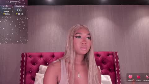 Snapshot of alisoon_moon chatting on December 2024 10:13:01 AM Alison Moon online show from December 2024 10:13:01 AM