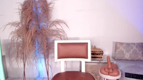 Snapshot of alisoon_moon chatting on January 2025 11:13:01 AM Alison Moon online show from January 2025 11:13:01 AM