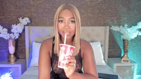 Snapshot of alisoon_moon chatting on September 2025 10:42:02 PM Alison Moon online show from September 2025 10:42:02 PM