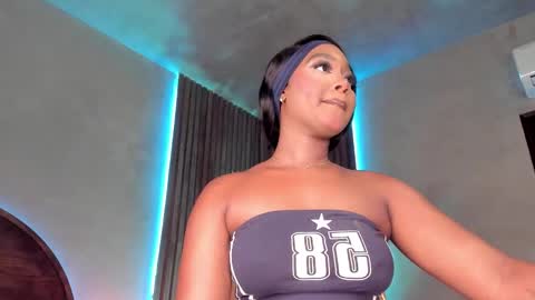 Snapshot of alisoon_moon chatting on October 2025 11:29:02 PM Alison Moon online show from October 2025 11:29:02 PM