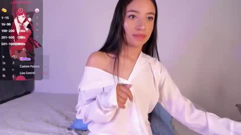 Mara  Isabel online show from November 2025 01:48:02 AM