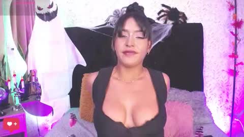 Snapshot of alisse_laurent chatting on October 2025 04:09:01 AM alisse online show from October 2025 04:09:01 AM