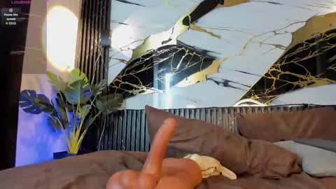   online show from December 2025 09:55:02 PM