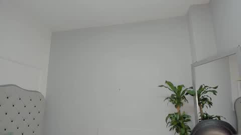 alix_18 online show from September 2025 11:25:01 AM