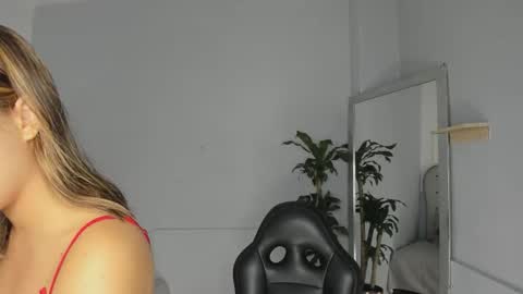 alix_18 online show from September 2025 11:15:01 AM