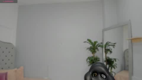 alix_18 online show from October 2025 10:45:01 AM