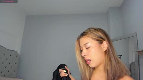 alix_18 online show from October 2025 11:19:01 AM