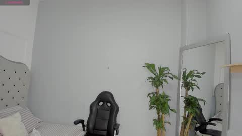 alix_18 online show from October 2025 11:20:02 AM