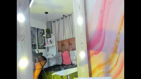 alix noa online show from November 2025 08:09:01 PM