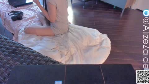 Alize Zaide online show from December 2024 05:44:01 PM