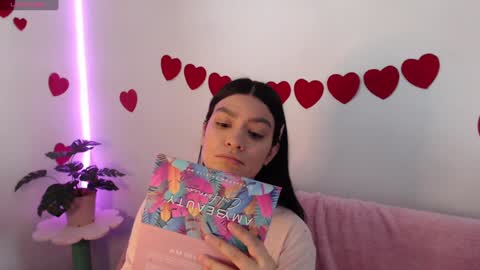 Lola online show from January 2025 05:42:02 PM