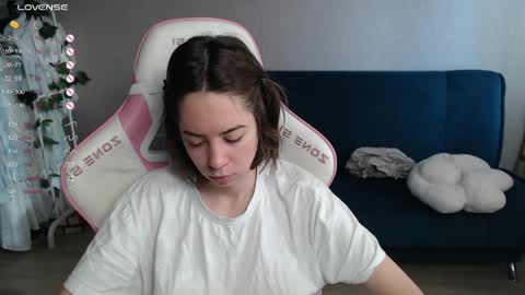 Snapshot of allie_hazie chatting on June 2026 12:01:02 AM alice online show from June 2026 12:01:02 AM