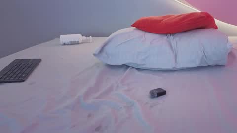 Snapshot of allisonroberts_ chatting on June 2026 02:33:01 PM Alli online show from June 2026 02:33:01 PM