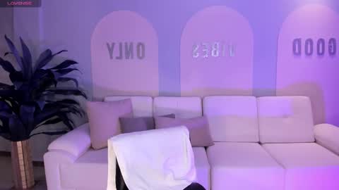 Snapshot of allisonrogersx chatting on March 2025 05:14:02 PM Allison Rogers online show from March 2025 05:14:02 PM