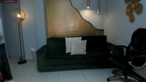 Snapshot of allisonrogersx chatting on November 2025 02:10:01 AM Allison Rogers online show from November 2025 02:10:01 AM