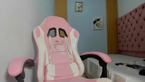 alluringangel01 online show from October 2025 02:45:02 AM