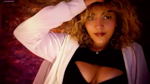 Snapshot of ally_summer chatting on November 2025 04:15:02 AM ally_summer online show from November 2025 04:15:02 AM