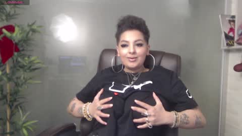 Snapshot of allyiah chatting on December 2024 01:47:02 AM online show from December 2024 01:47:02 AM
