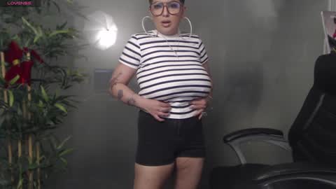 Snapshot of allyiah chatting on December 2024 09:13:02 PM online show from December 2024 09:13:02 PM