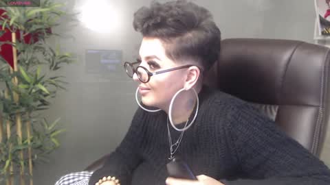 Snapshot of allyiah chatting on December 2024 01:50:01 AM online show from December 2024 01:50:01 AM