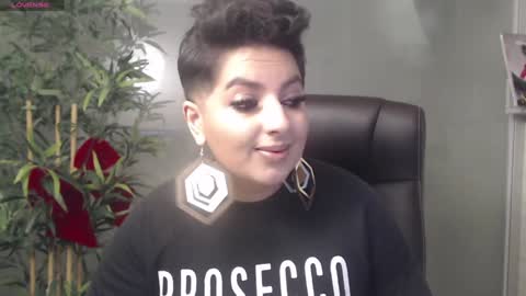Snapshot of allyiah chatting on December 2024 11:35:02 PM online show from December 2024 11:35:02 PM