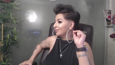 Snapshot of allyiah chatting on December 2024 01:18:02 AM online show from December 2024 01:18:02 AM