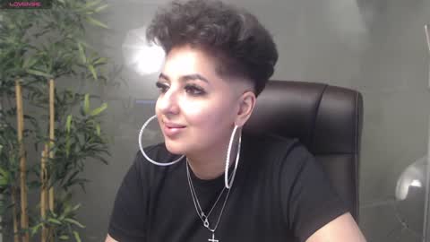 Snapshot of allyiah chatting on December 2024 01:27:01 AM online show from December 2024 01:27:01 AM