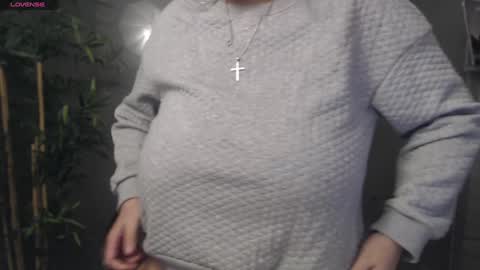 Snapshot of allyiah chatting on December 2024 01:29:02 AM online show from December 2024 01:29:02 AM