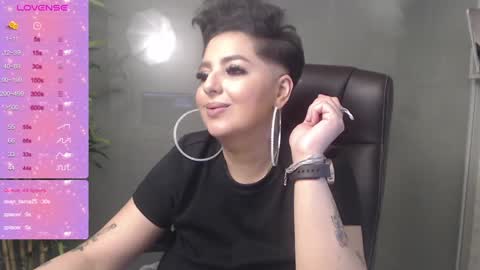 Snapshot of allyiah chatting on December 2024 01:18:02 AM online show from December 2024 01:18:02 AM
