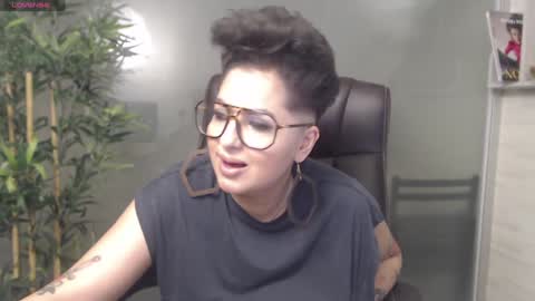 Snapshot of allyiah chatting on January 2025 01:37:02 AM online show from January 2025 01:37:02 AM