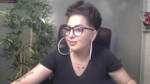 Snapshot of allyiah chatting on January 2025 09:10:01 PM online show from January 2025 09:10:01 PM