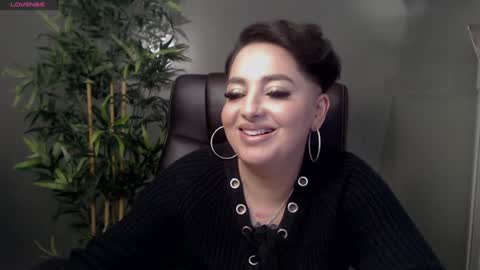 Snapshot of allyiah chatting on February 2025 01:15:02 AM online show from February 2025 01:15:02 AM
