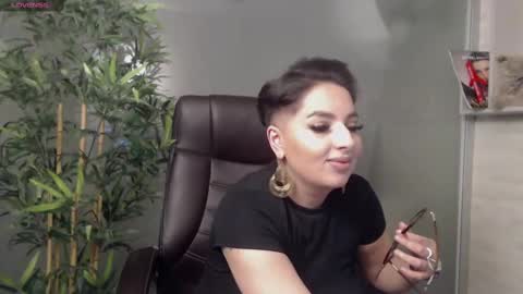 Snapshot of allyiah chatting on February 2025 12:48:01 AM online show from February 2025 12:48:01 AM