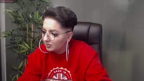 Snapshot of allyiah chatting on February 2025 01:53:01 AM online show from February 2025 01:53:01 AM