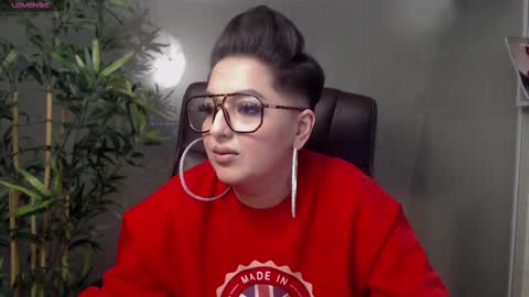 Snapshot of allyiah chatting on February 2025 12:15:02 AM online show from February 2025 12:15:02 AM