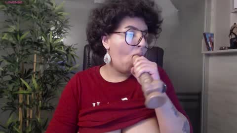 Snapshot of allyiah chatting on September 2025 04:18:01 PM online show from September 2025 04:18:01 PM