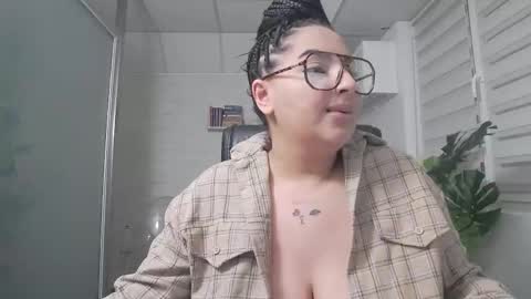 Snapshot of allyiah chatting on October 2025 04:38:01 PM online show from October 2025 04:38:01 PM