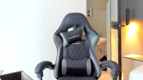 ALMA FENIX  online show from February 2026 04:40:02 PM