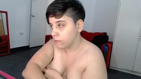 Snapshot of almondonwheels chatting on December 2024 11:18:02 PM Almond online show from December 2024 11:18:02 PM