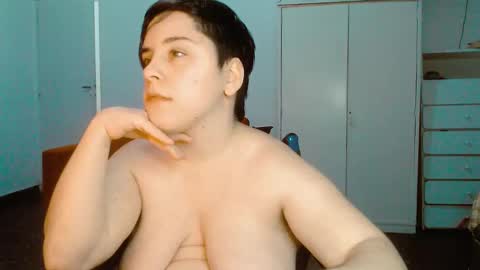 Snapshot of almondonwheels chatting on January 2025 02:56:01 AM Almond online show from January 2025 02:56:01 AM