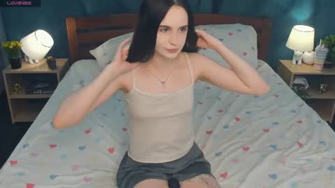 Snapshot of alonareinicke chatting on June 2026 07:01:02 PM Alona online show from June 2026 07:01:02 PM