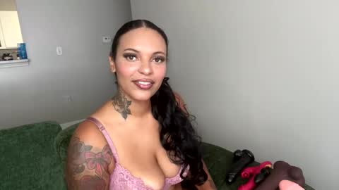 Snapshot of alongcamelexy chatting on October 2025 03:24:01 PM alongcamelexy online show from October 2025 03:24:01 PM