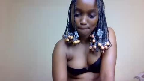 Snapshot of alora_bby chatting on November 2025 08:33:02 AM Elly online show from November 2025 08:33:02 AM