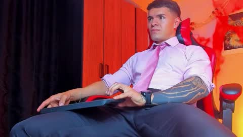 alpha_dominus_ online show from October 2025 03:42:02 AM